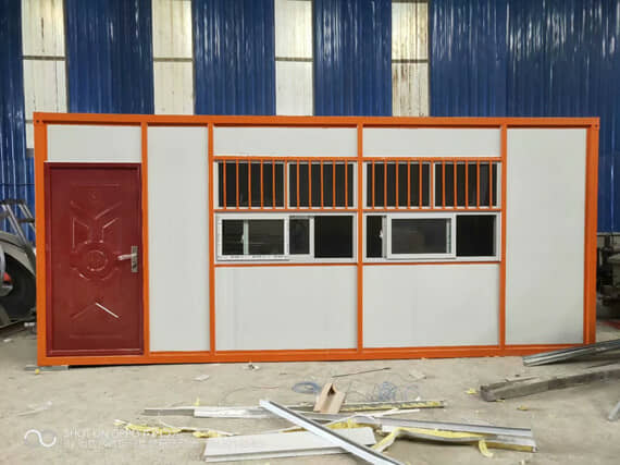 3m*6m異型帶防護(hù)網(wǎng)的住人集裝箱活動(dòng)房